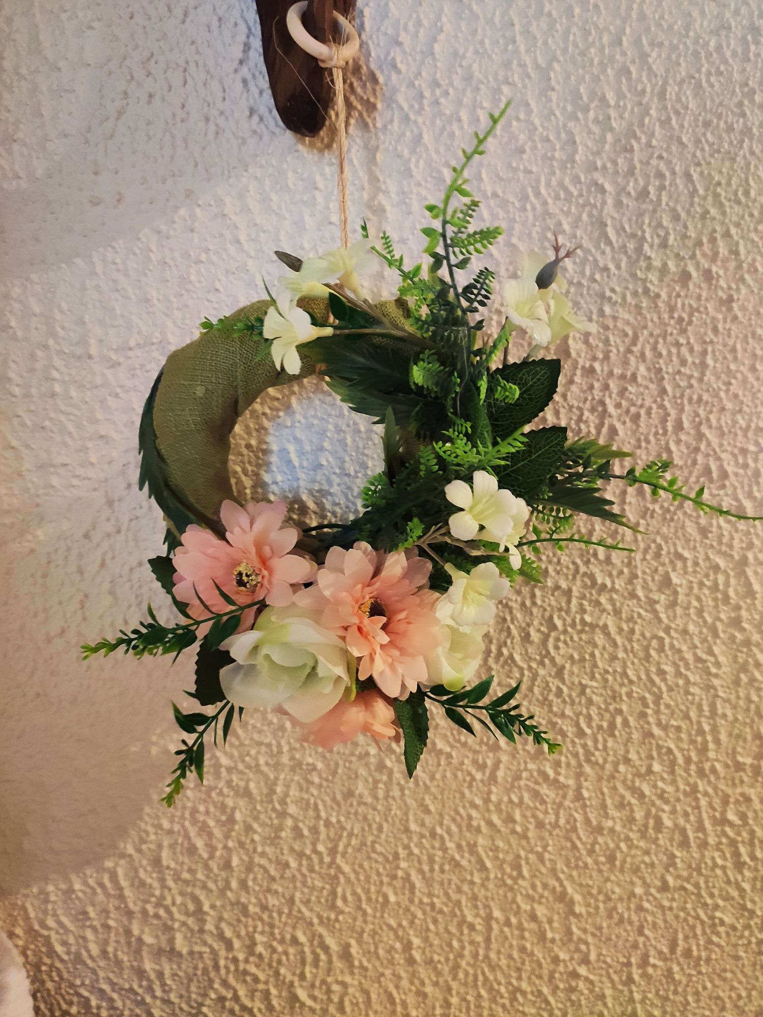 Stroik z kwiatów sztucznych , dekoracja