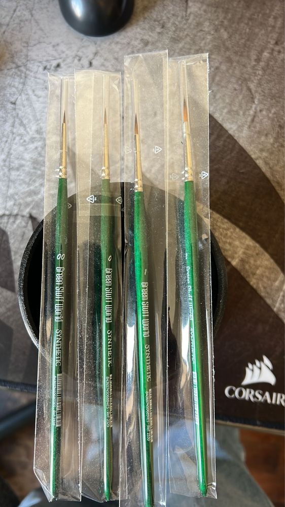 Tintas Vallejo NOVAS + pincéis GreenStuffWorld sintéticos W40K