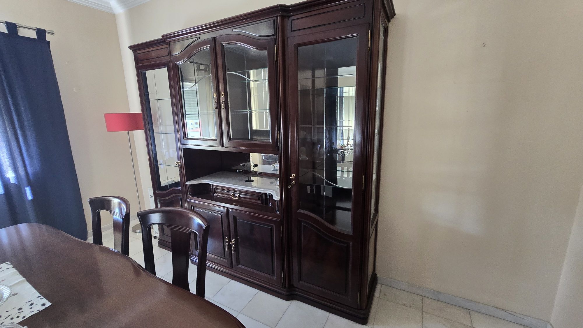 Móvel de Sala Clássico em Madeira