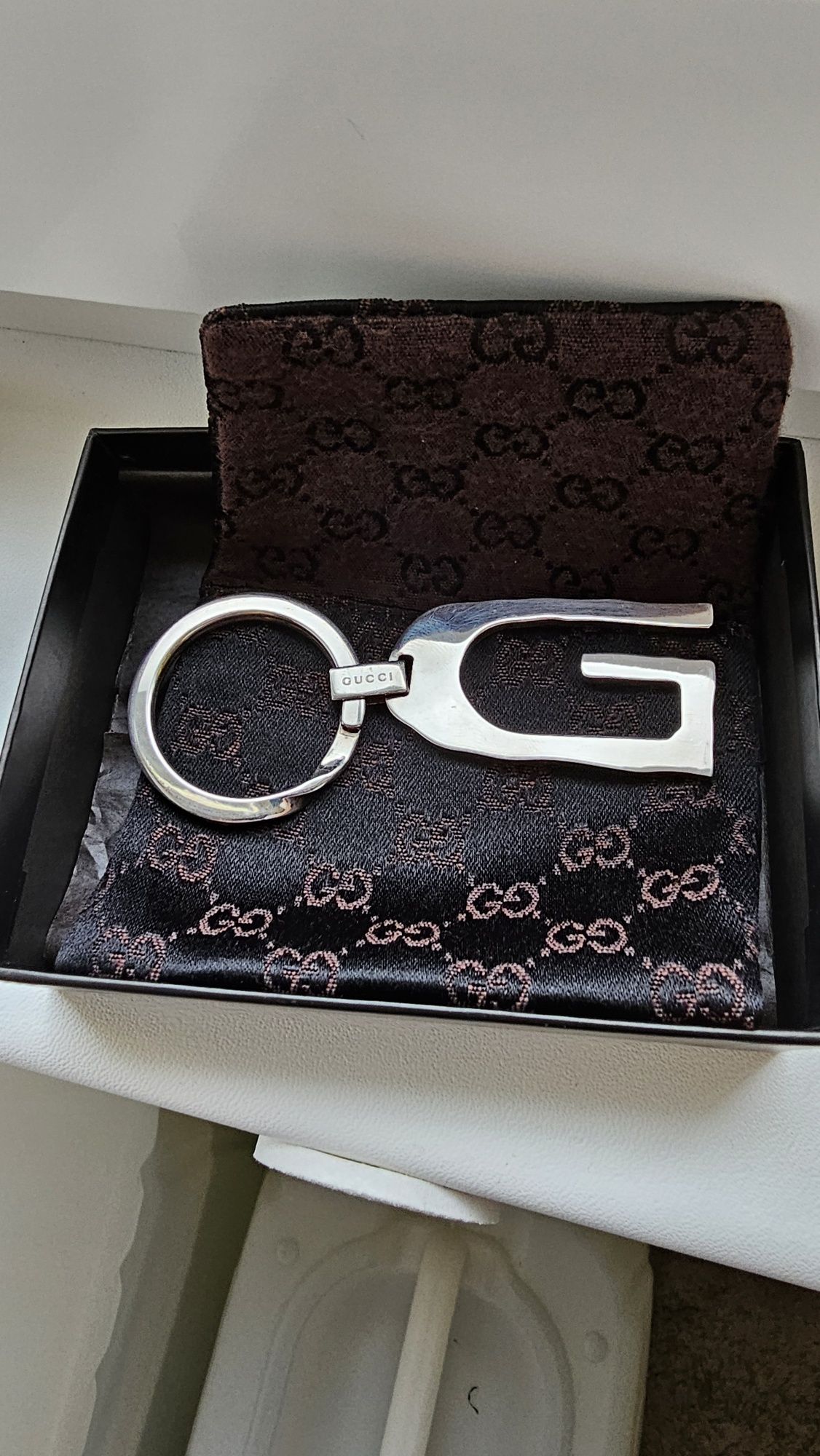 Gucci брелок срібний
