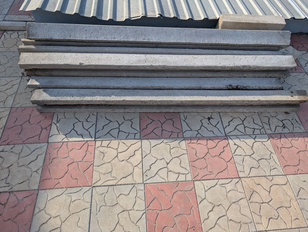 Бетонні столби для еврозабора під 3 плити