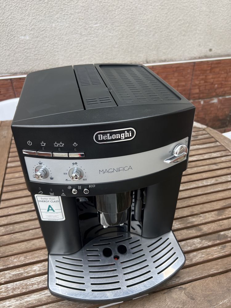 Кофемашина DeLonghi Magnifica