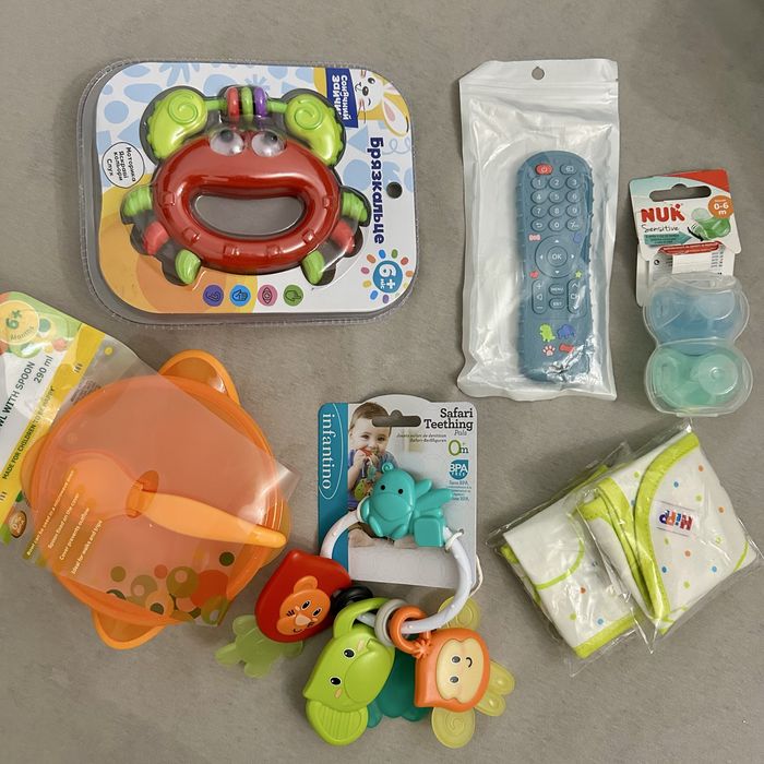 Посуд дитячий, брязкальце, слюнявчик, гризунці