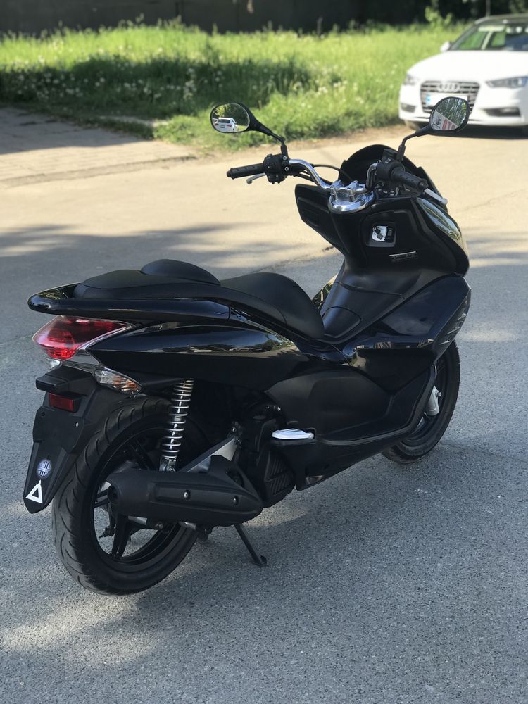 Максі скутер Honda PCX 125 з Японії