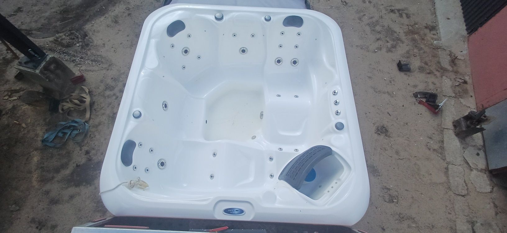 Jacuzzi ogrodowe całoroczne Stan idealny