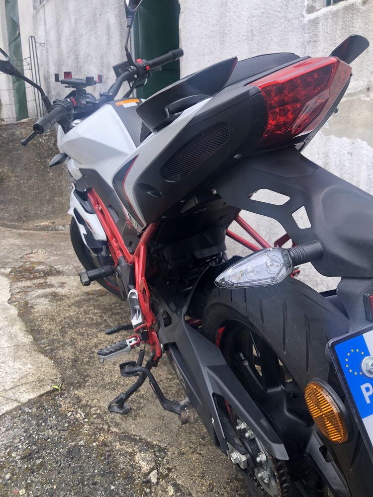 Vendo moto benelli bn 125