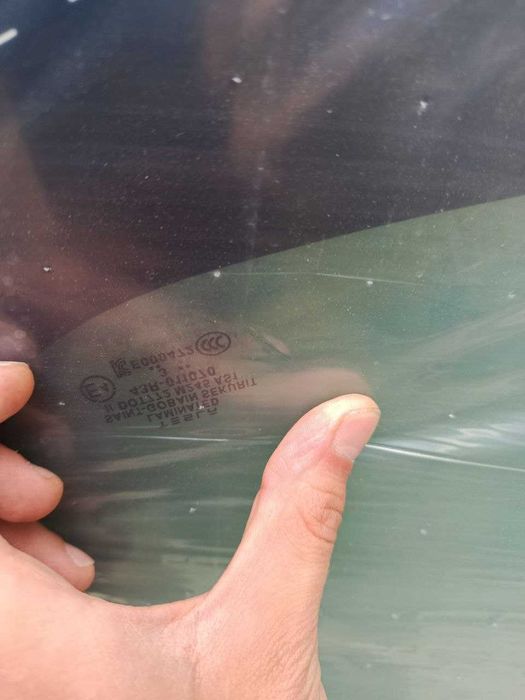 Лобове скло Tesla M3 Highland