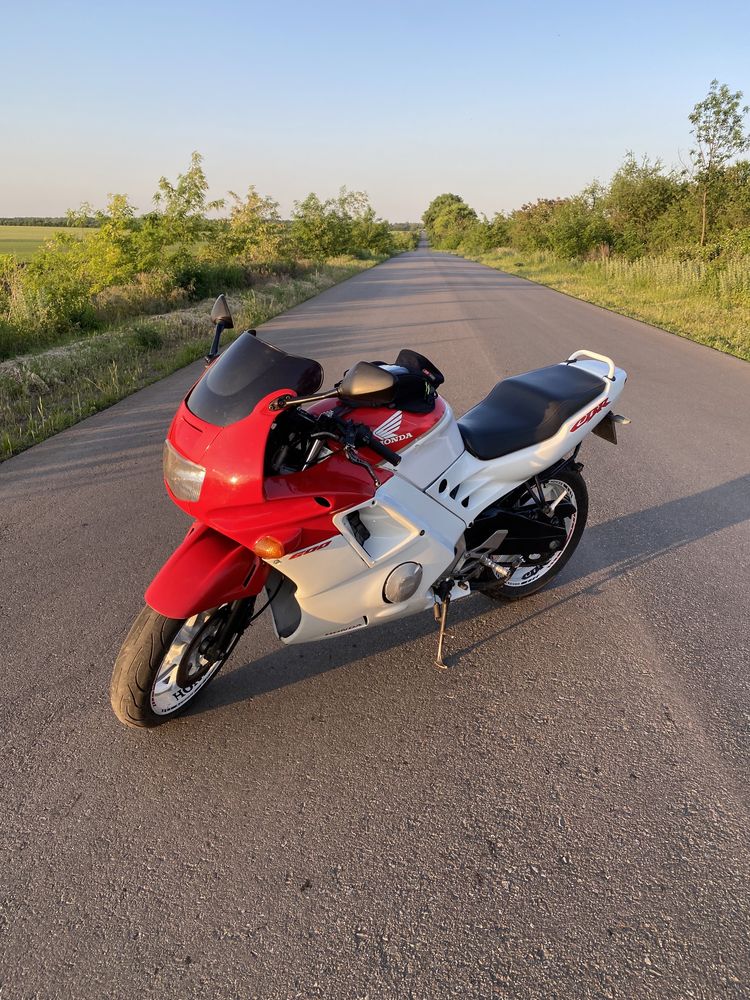 Honda  cbr  600 f