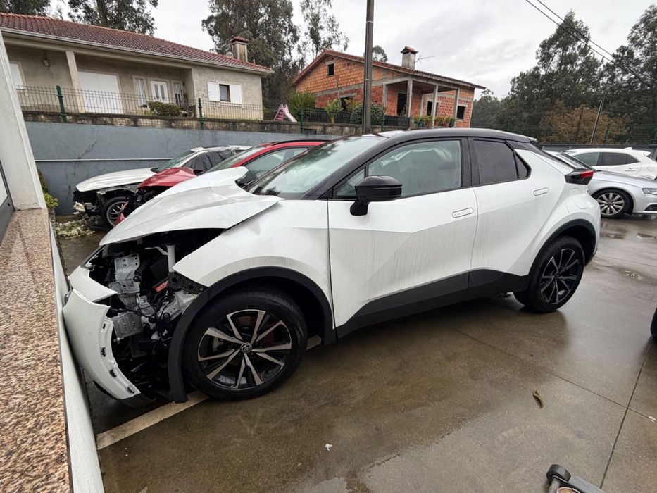 Toyota C-HR 2.0 PHEV | Square Collection
