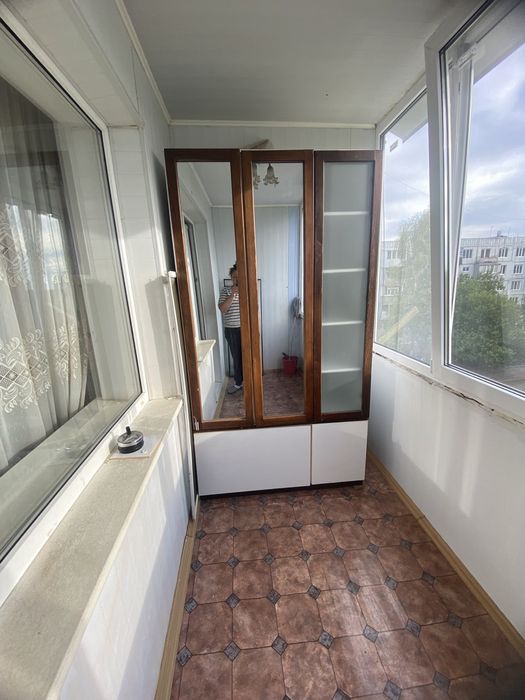 Продам 2-х кімнатну квартиру з меблями, технікою, гаражом