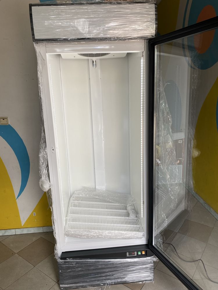 Холодильник для напитков FRIGOGLASS