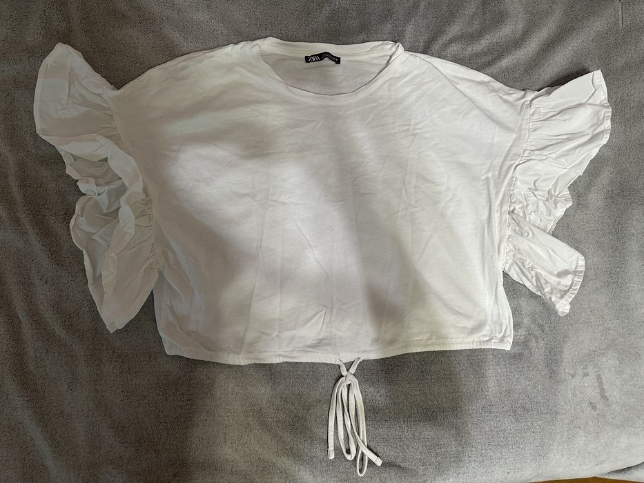 Блуза біла з воланчиками