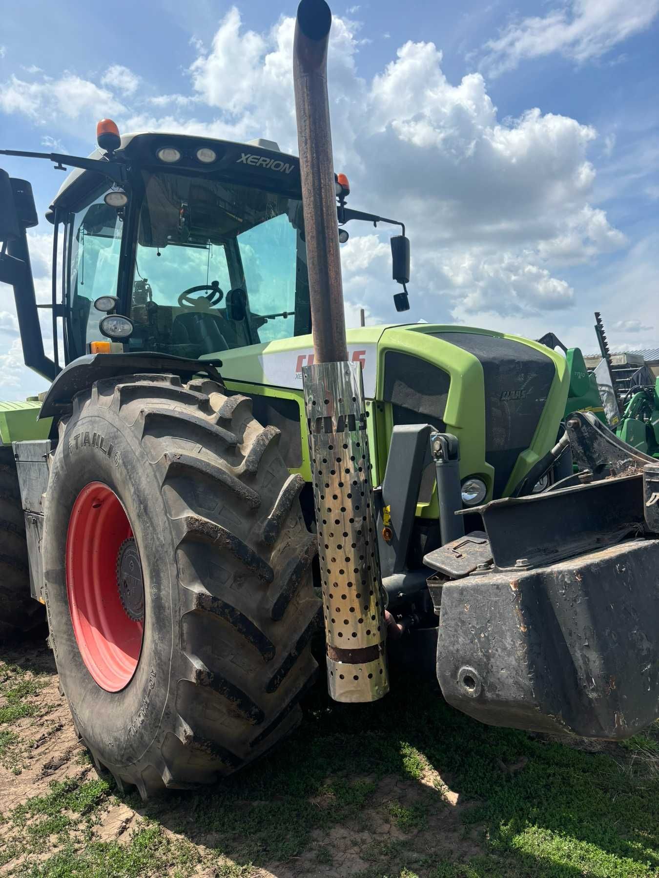 трактор CLAAS XERION 3800