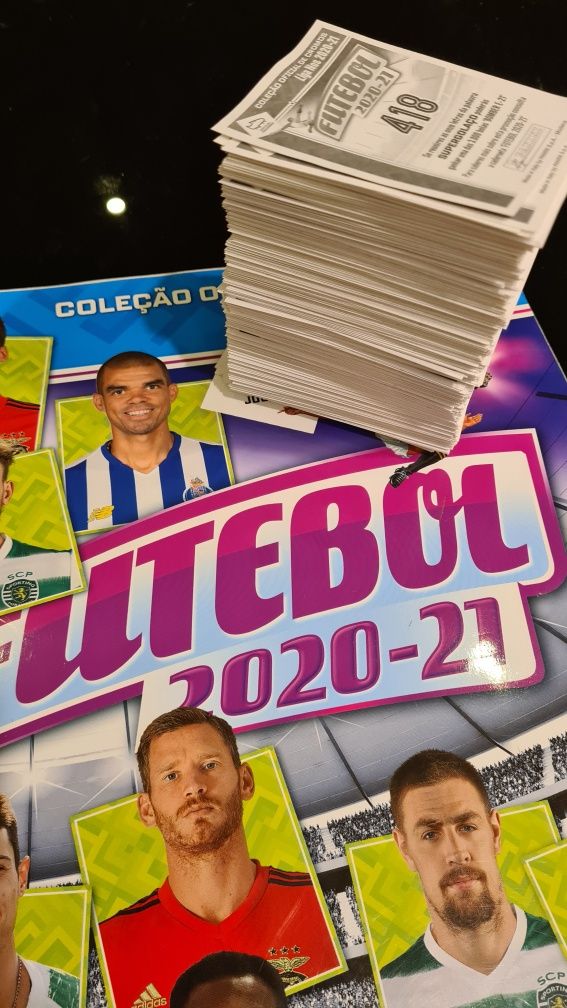 Caderneta Futebol 2020-21 Completa, com os cromos por colar
