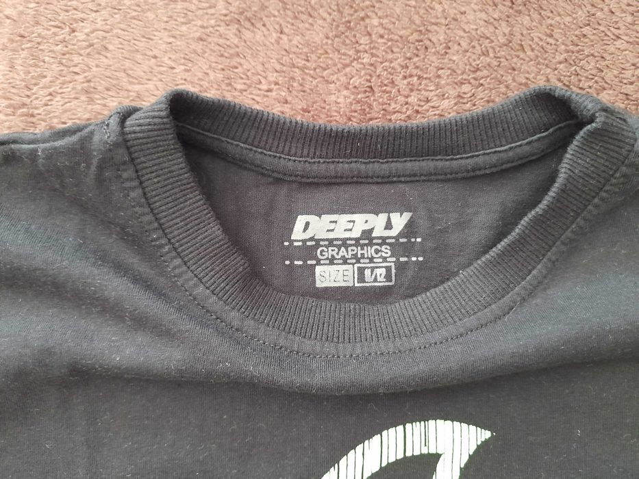 Tshirt Deeply, criança, bom estado. 5€