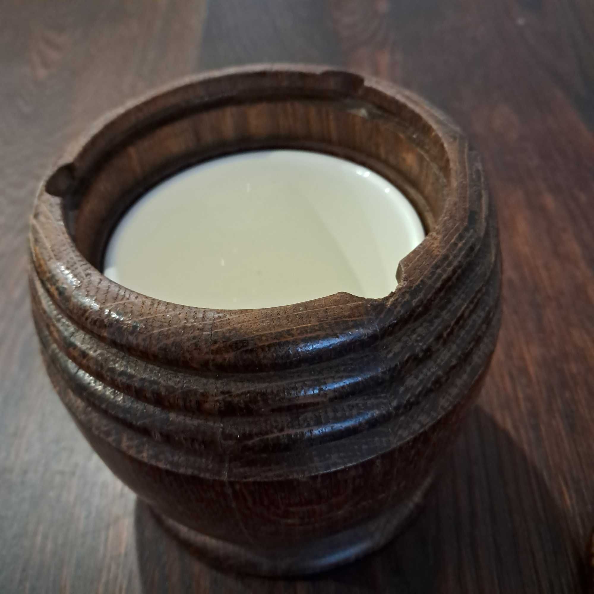 Caixa de cigarros de madeira e porcelana