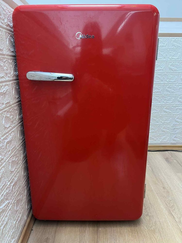 Lodówka czerwona RETRO COMFEE 93L MAG157