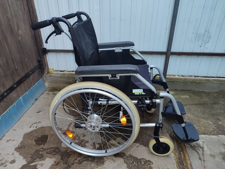 Інвалідний візок (ширина сидіння 51 см)