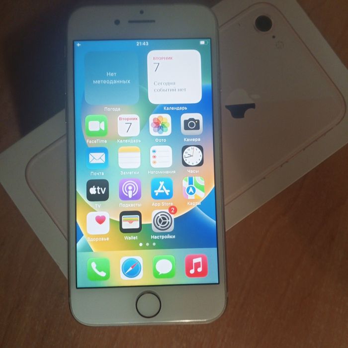 Айфон 8 gold на 64 гб