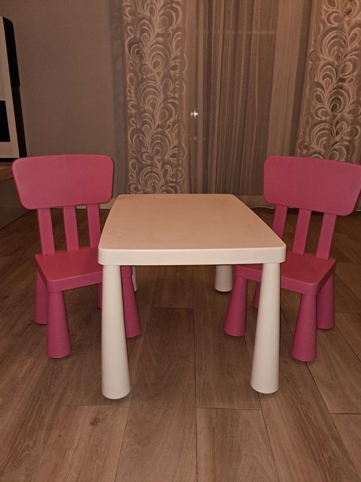 Stolik dziecięcy z krzesełkami Mamut IKEA