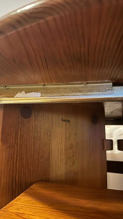 Mesa de sala redonda extensível Cerne c/4 cadeiras