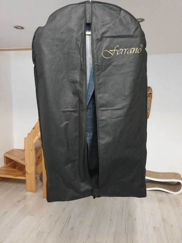Szary garnitur w kratę plus size