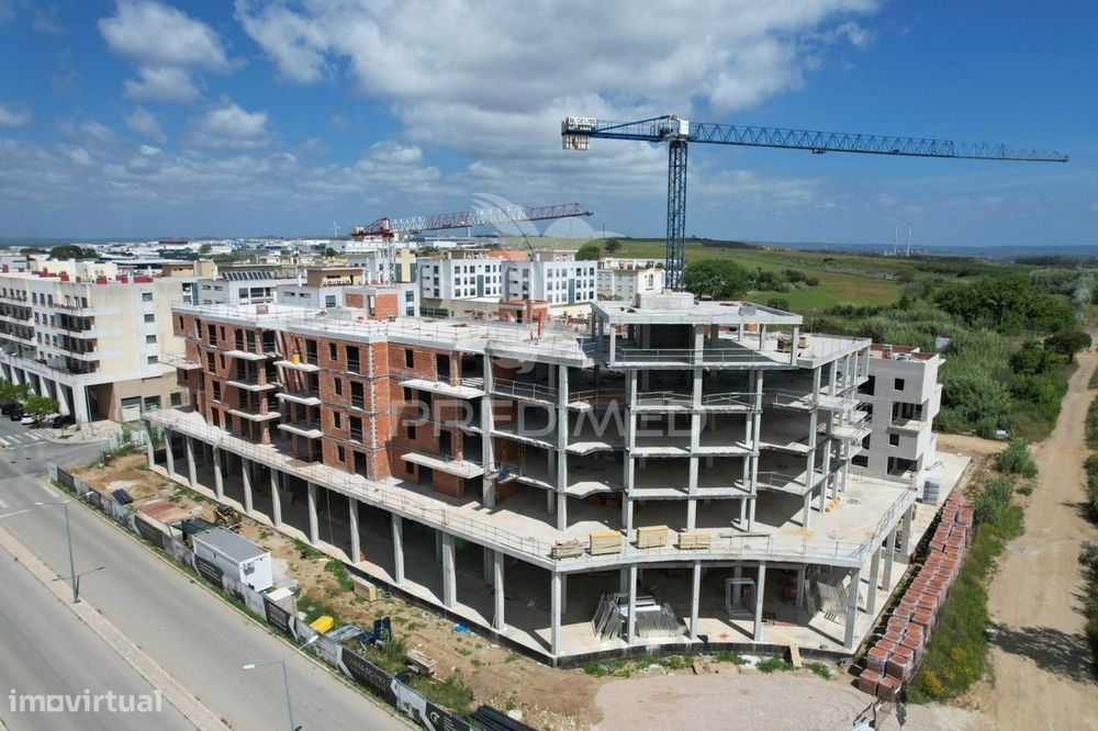 Apartamento T3 com varanda e vista mar