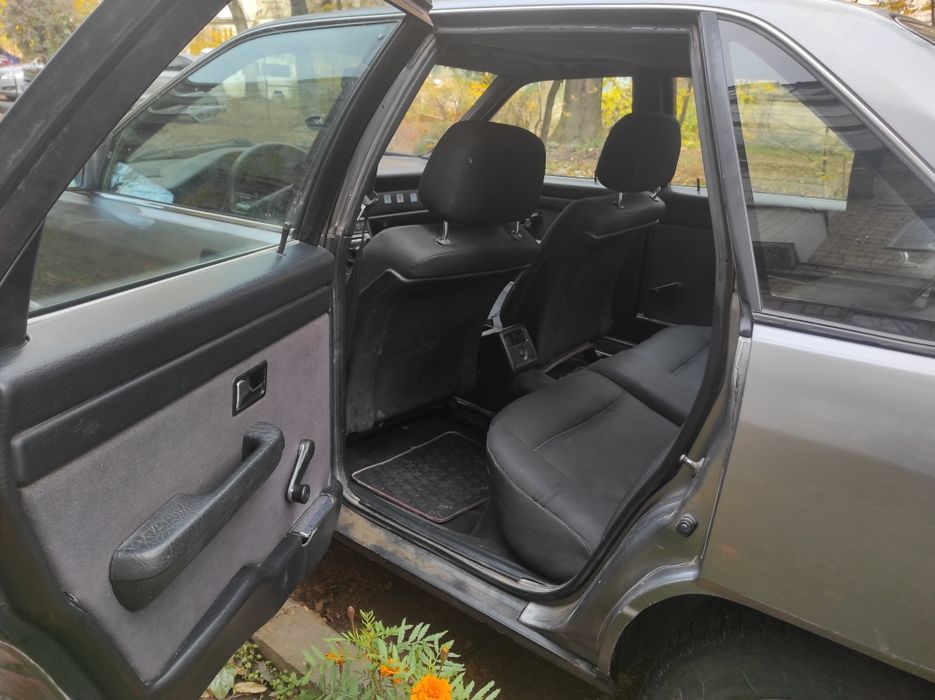 Audi 100 C3 2.3 бензин