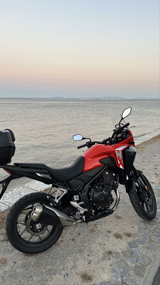 Honda NX500 com TopCase Givi 46L