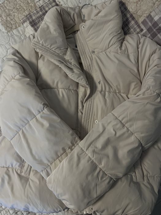 жіноча курточка,молочна