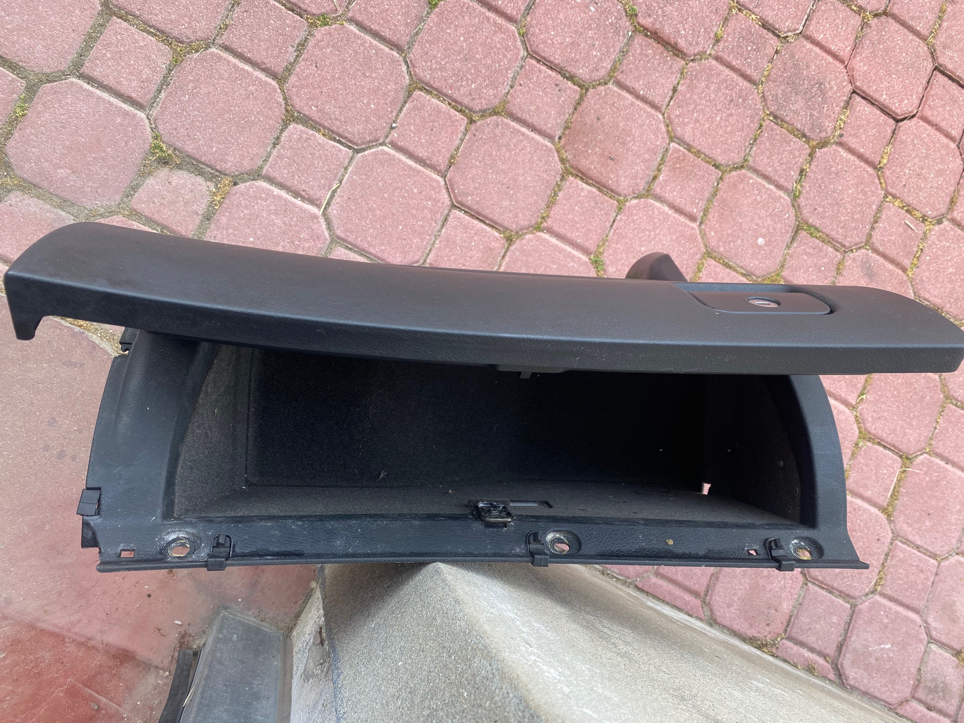 Porta luvas audi A4.   B7