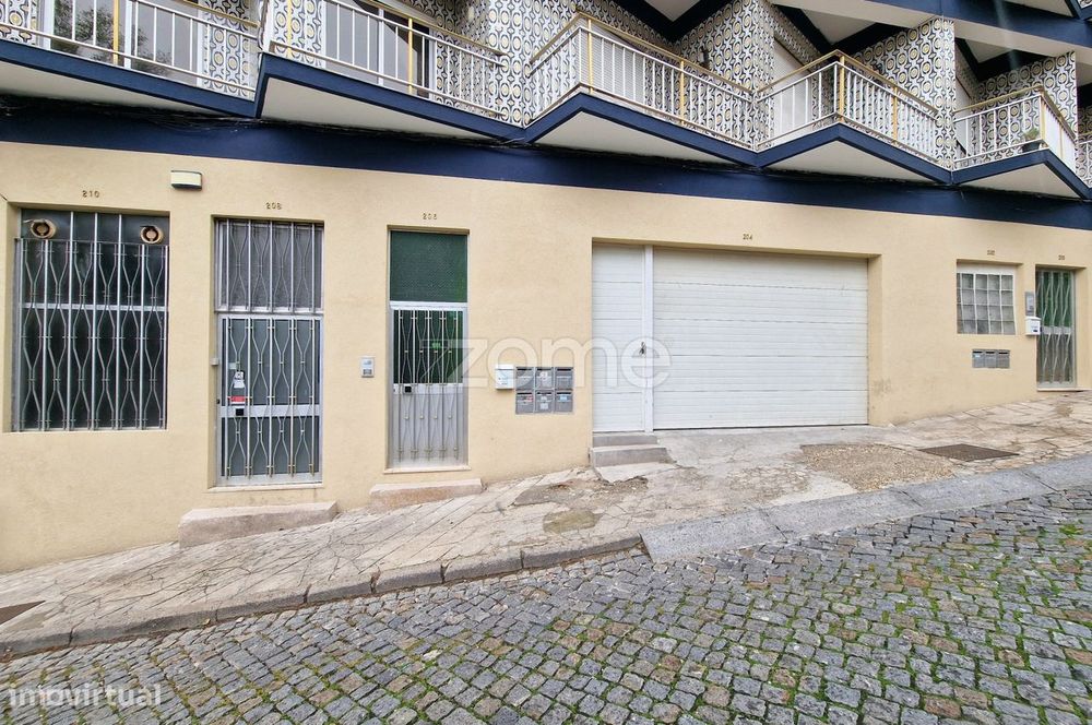 Dois Armazéns interligados para venda na Rua da Boavista, Sé