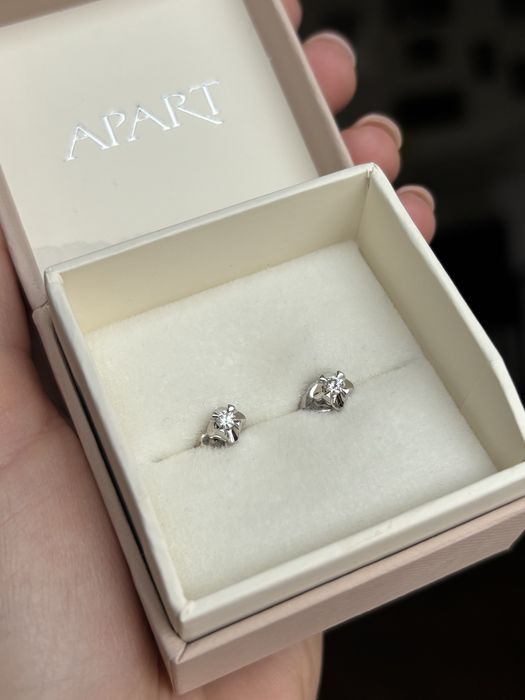 Kolczyki APART z białego złota z diamentami