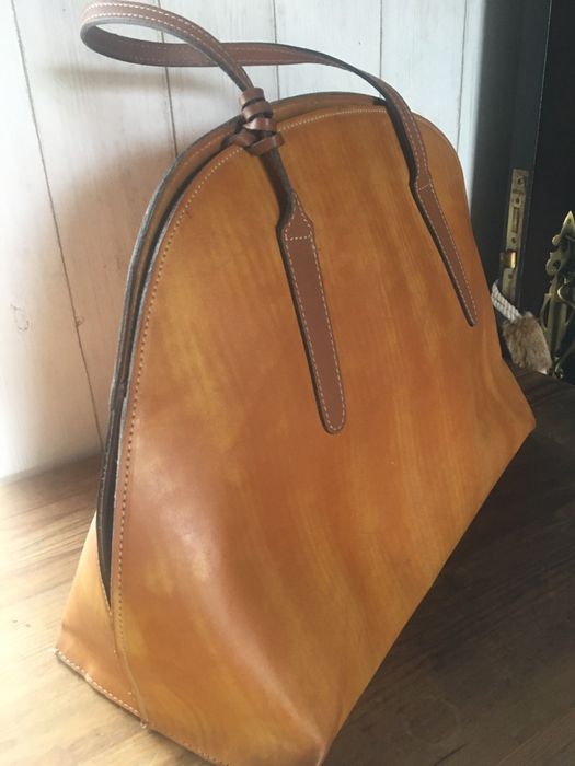 Mala senhora em camel