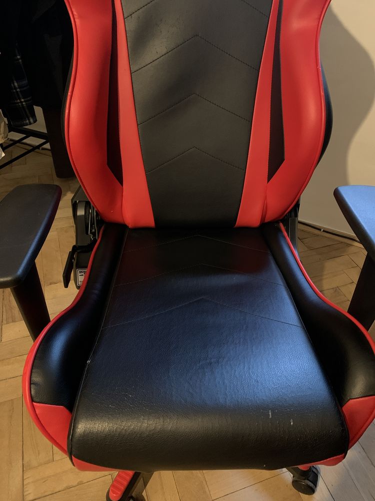 Ігрове крісло DXRacer