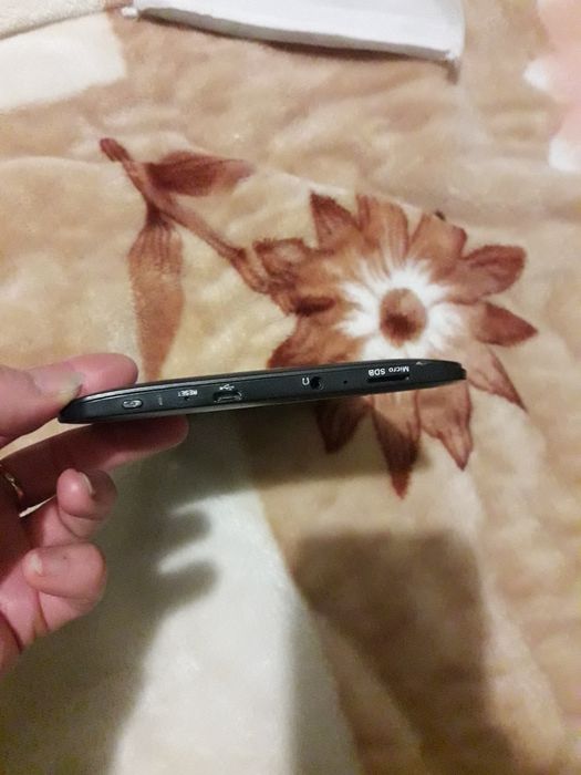 Продам Електронну книгу "7"  Prestigio
