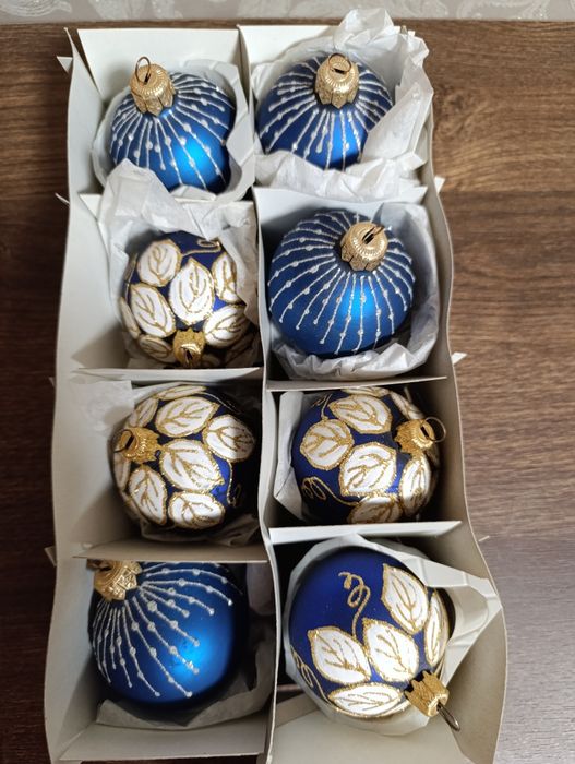 Ёлочные стеклянные шары и верхушка