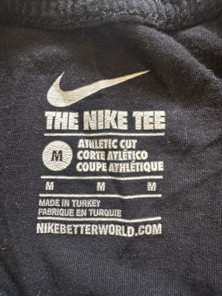 Чорний короткий топ Nike