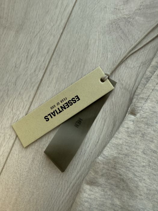 Spodenki Essentials