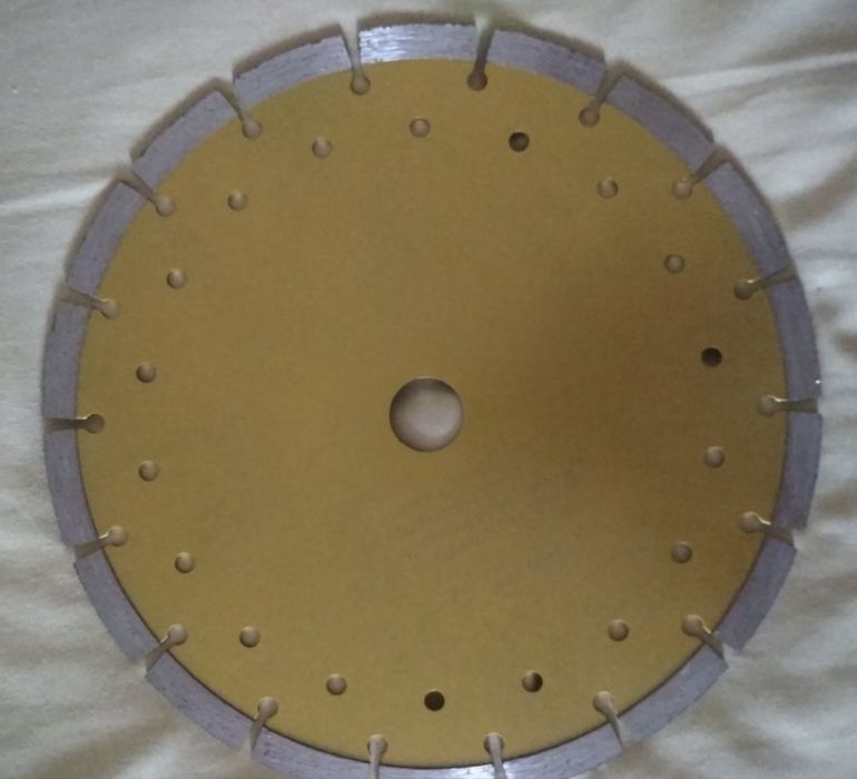 Набор алмазных кругов по гресу/керамике/камень/бетон 125мм 4 шт и 230Ф
