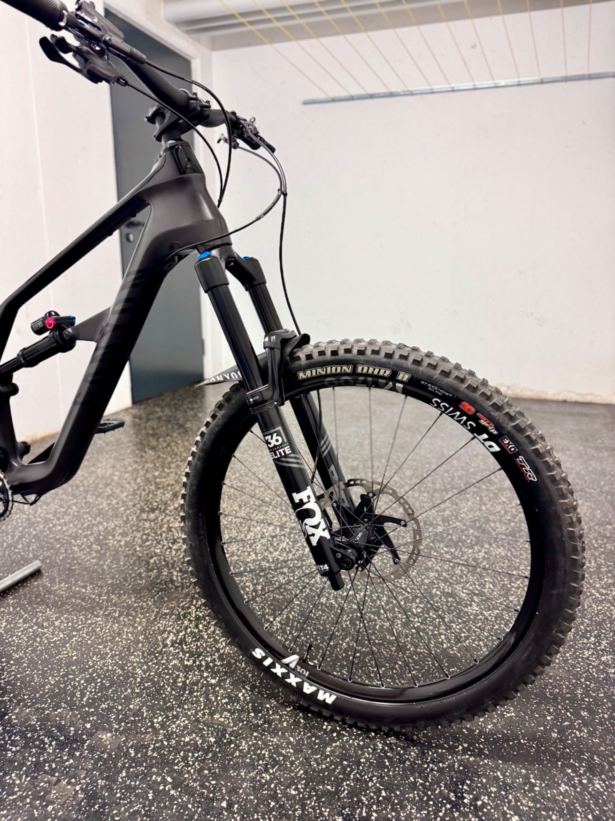 Canyon Spectral CF8 2021 Rama L/XL 27,5 Fox 36 Elite XT DPX2 DT Swiss
