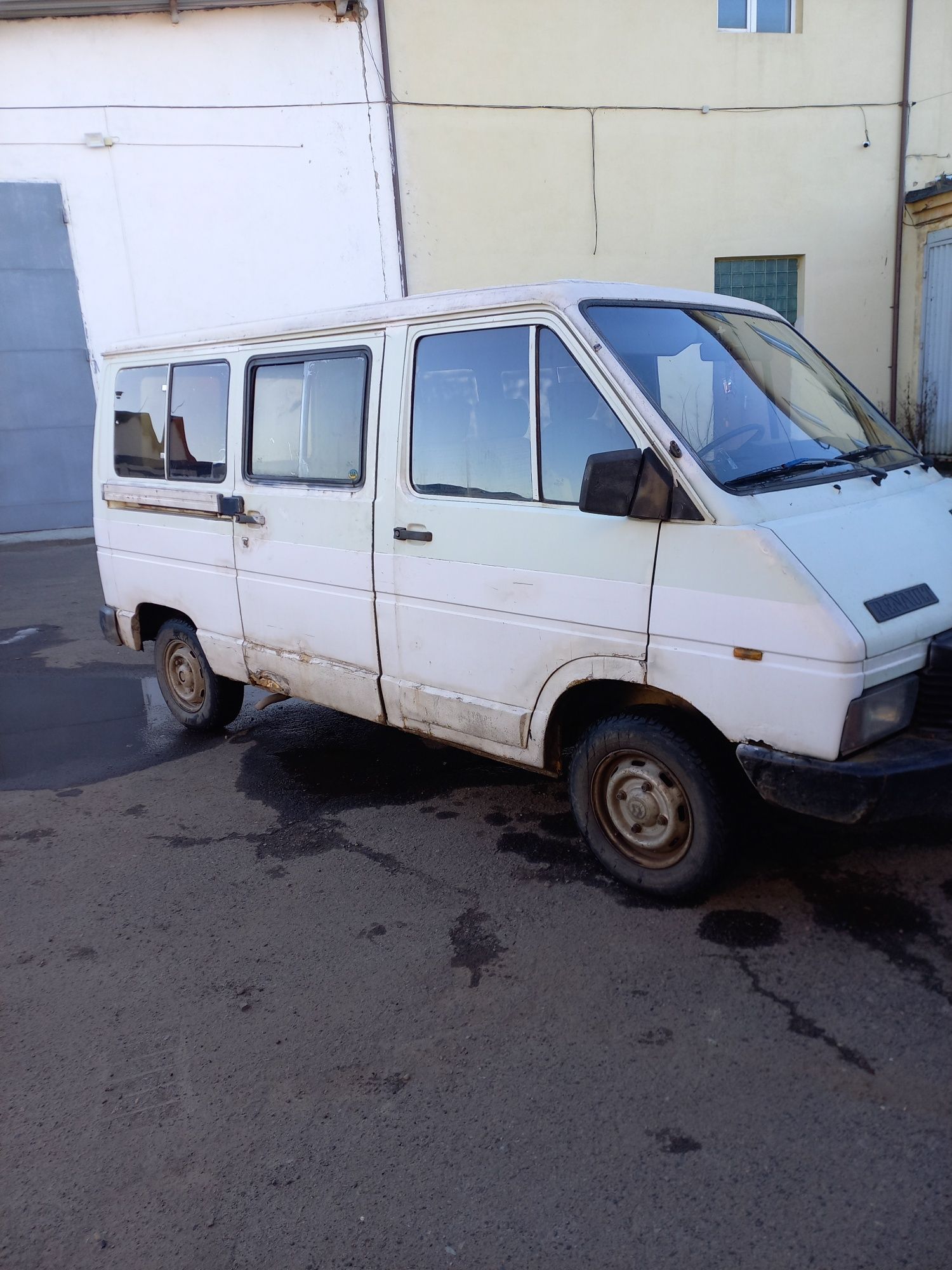 Продам рено трафік