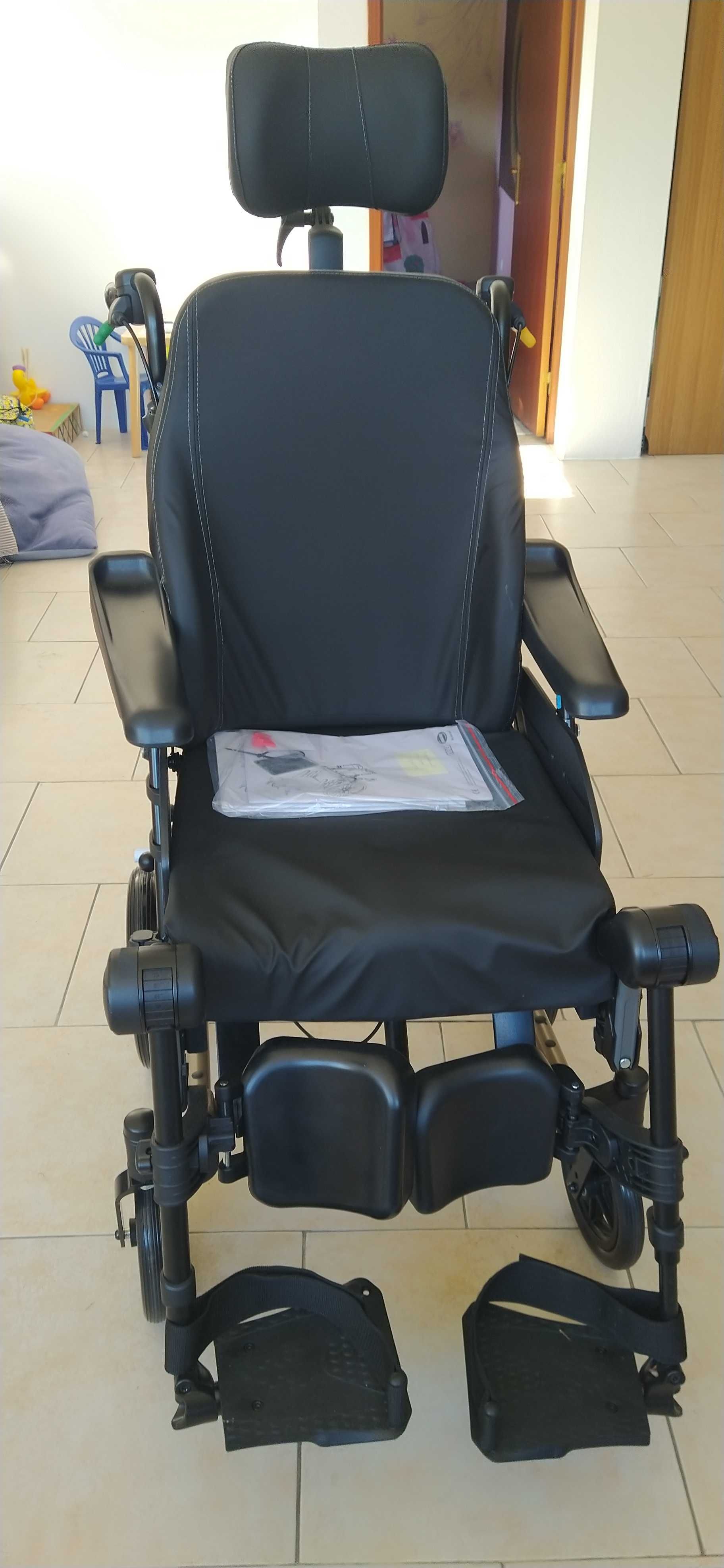 Cadeira de rodas - Rea Clematis Pro - Invacare