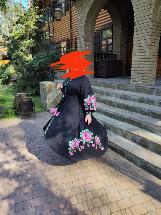 Розкішна сукня вишиванка