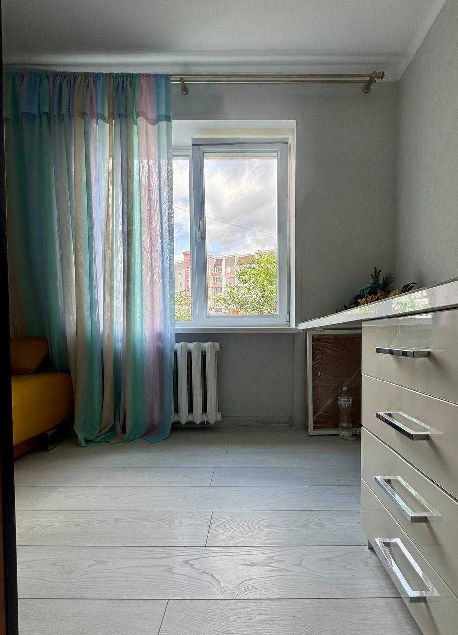 Продаж 3к квартири 59.4 кв. м на вул. Рятувальників 33