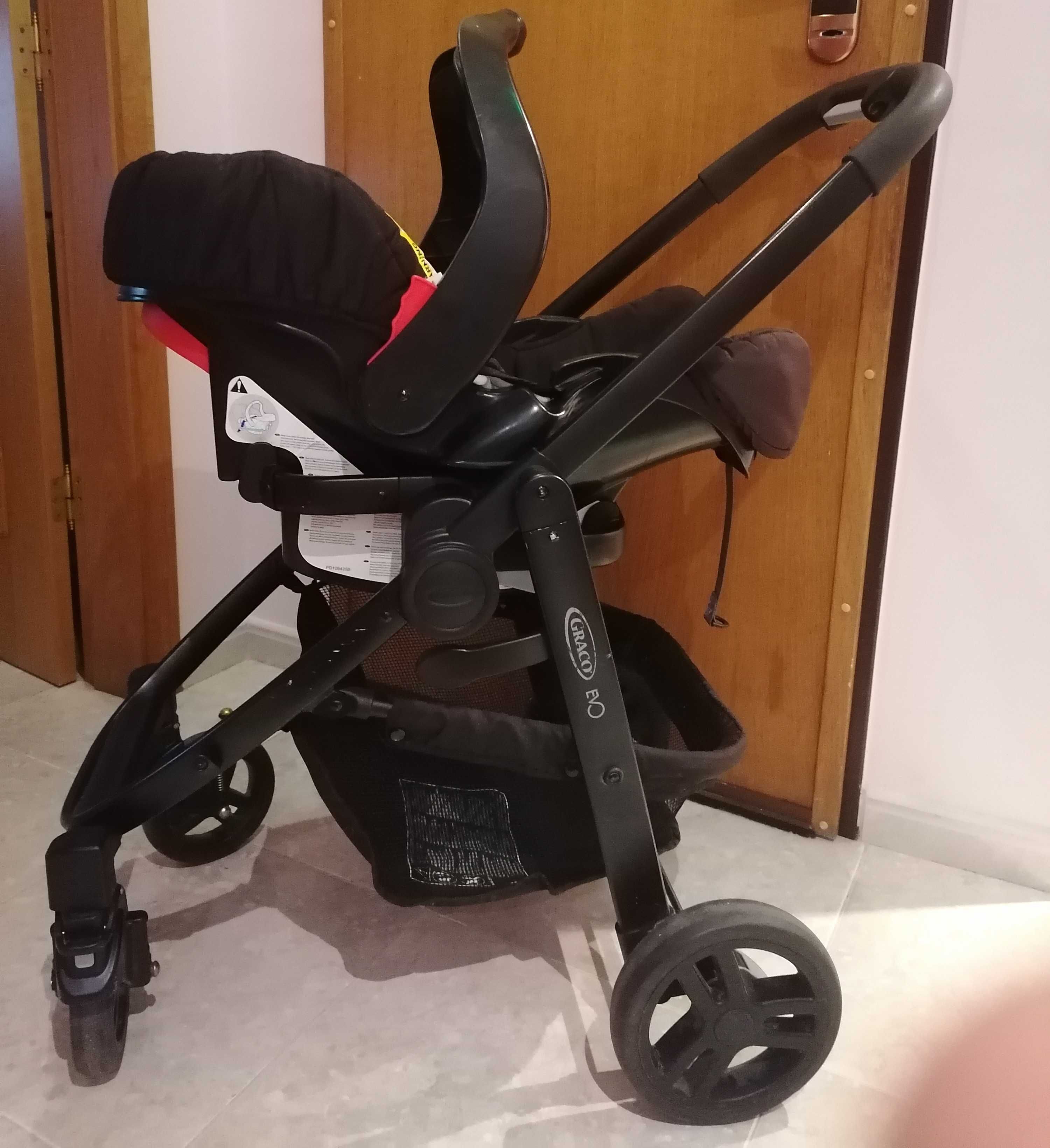 Carrinho para bebé Graco com cadeira de passeio e porta-bebés