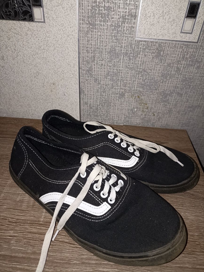 кеди на пододобие Vans