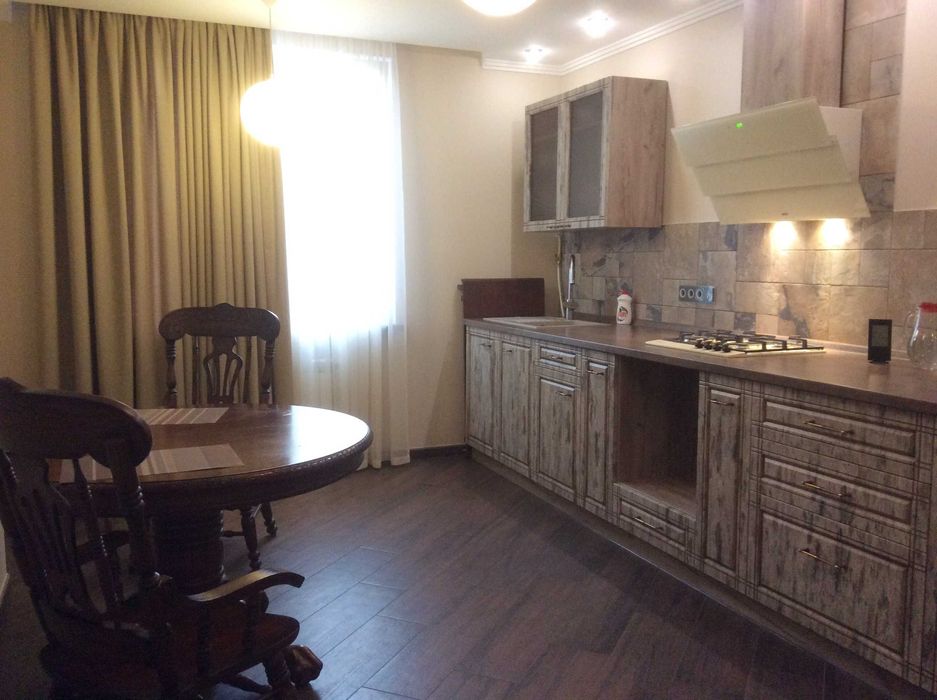 Продам 2 єт. дом 350 кв.м. в г.Вішгороде,микрорайон Дедовица