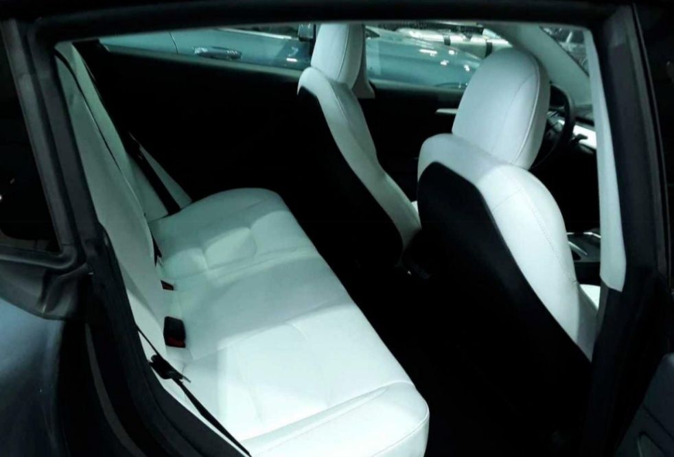 513cv Tesla Model 3 Performance 82 kWh - Dual Motor 
Caixa auto