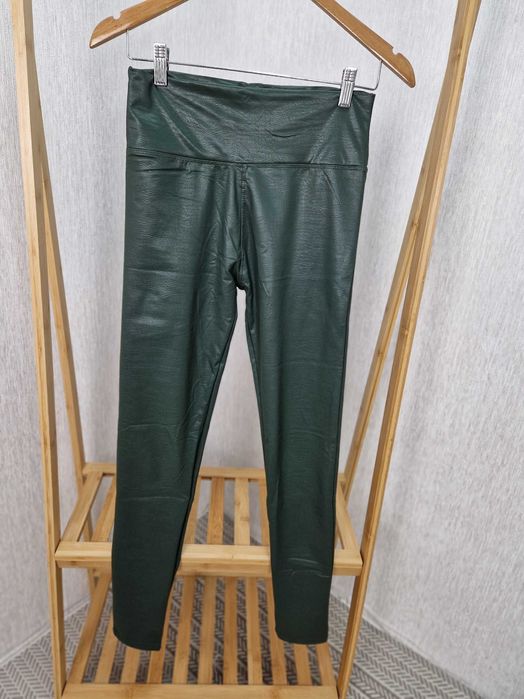 NOWE legginsy eko skóra wężowy print  S butelkowa zieleń